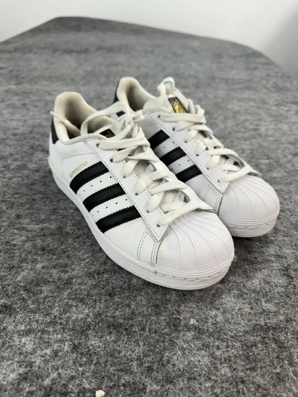 Adidas Superstar Shoes Big Kids Youth Size 4 White Black Low Top Sneakers N187